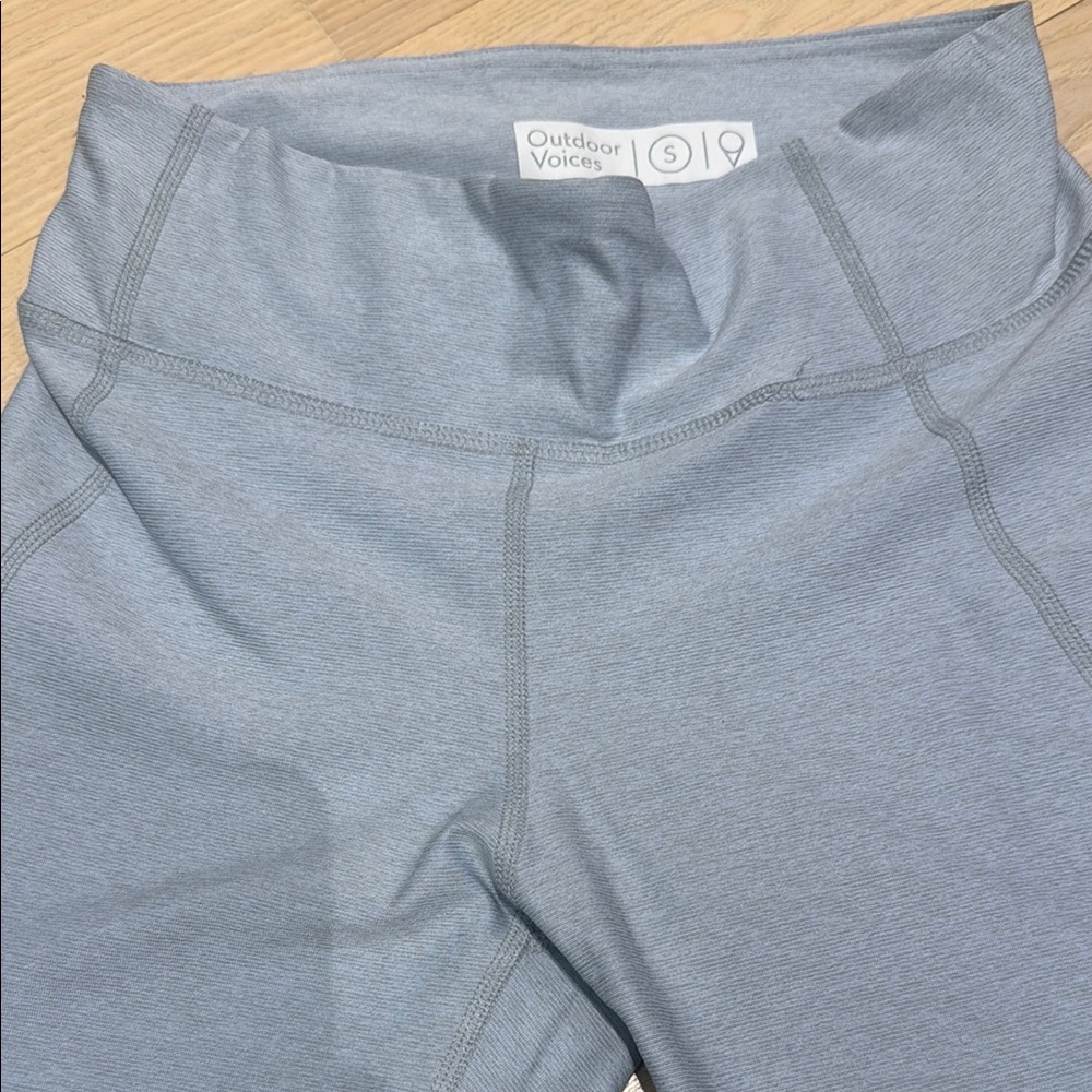 Outdoor Voices Gray Leggings with Elastic Waistband and Contoured Fit